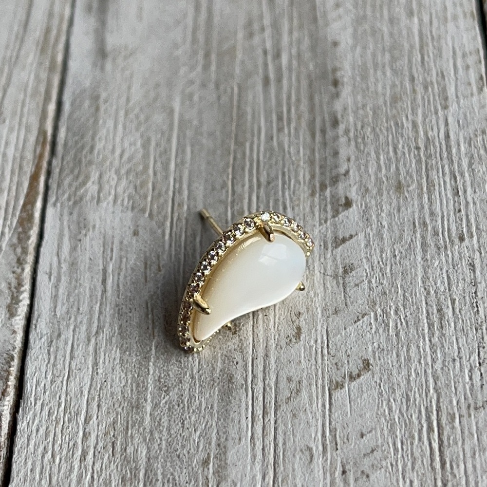Kendra Scott Temple Stud Earrings Gold NEW - Picture 7 of 8